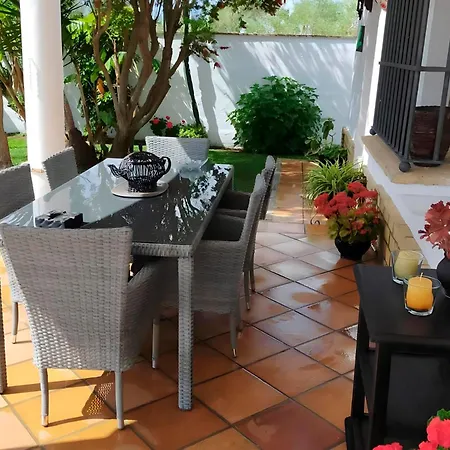 Grande Con Piscina Parejas Y Familias